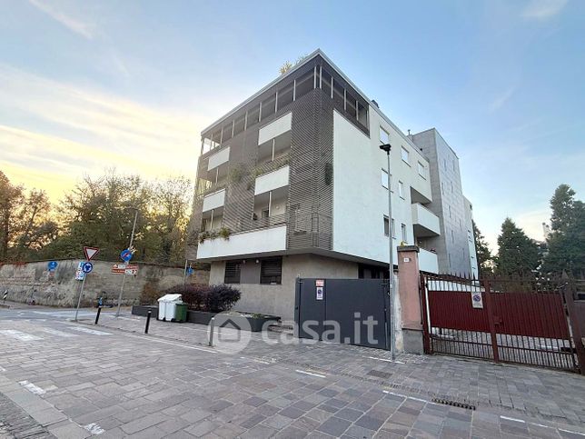 Attico/mansarda in residenziale in Via Federico Confalonieri