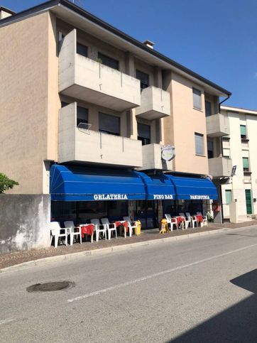Attivitã /licenza (con o senza mura) in commerciale in Via Aquileia 13
