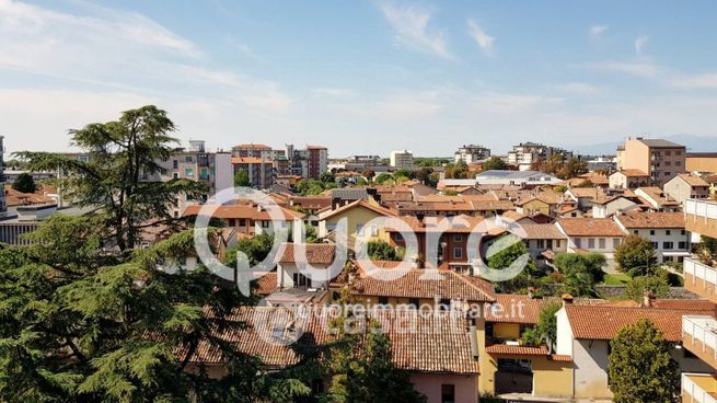 Appartamento in residenziale in Via Tiberio Deciani 30