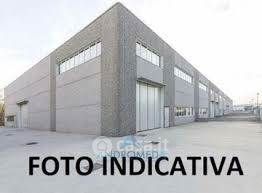 Capannone in commerciale in 