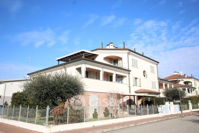 Appartamento in residenziale in Via San Pietro in Silvis 12
