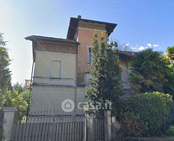 Villa in residenziale in Via Al Poggio 1 A