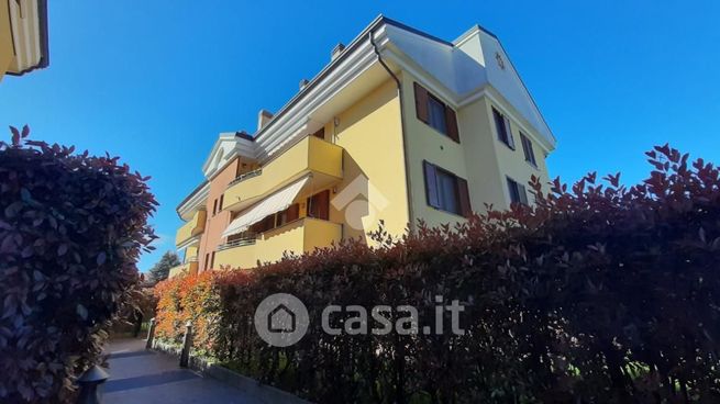 Box/posto auto in residenziale in Via Giuseppe Ungaretti 29