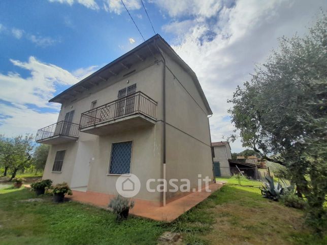 Casa indipendente in residenziale in 
