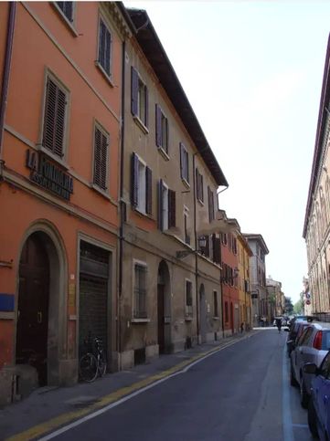 Box/posto auto in residenziale in Via Cavour