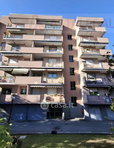 Appartamento in residenziale in Via Ugo Foscolo 13