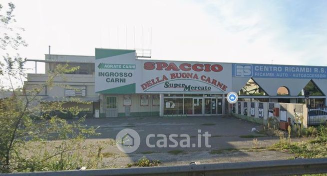 Capannone in commerciale in Via Monte Rosa 75