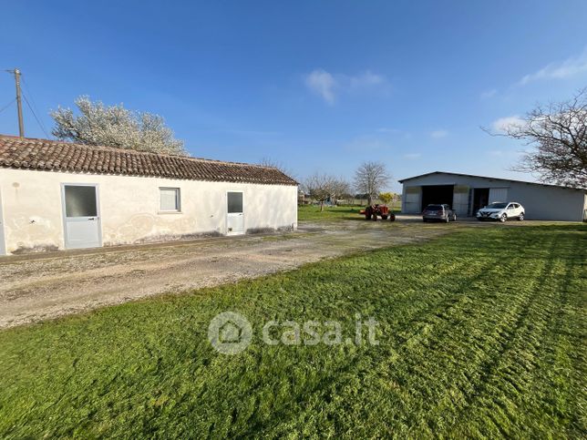 Capannone in commerciale in Frazione Cà Cappello