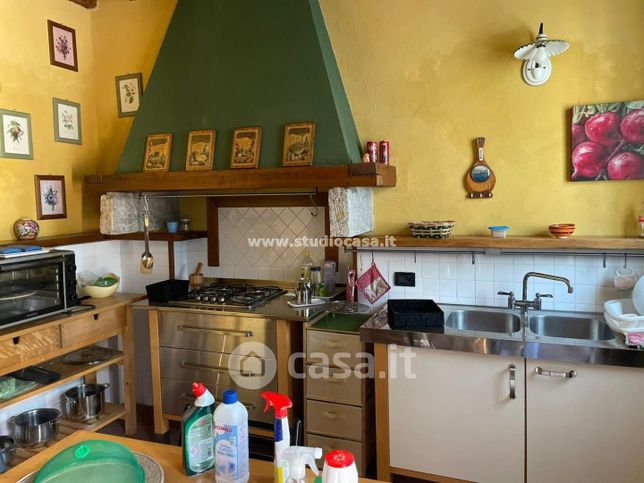 Casa indipendente in residenziale in 