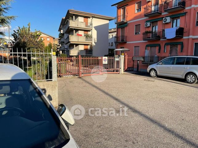 Garage/posto auto in residenziale in Via Sesia 11