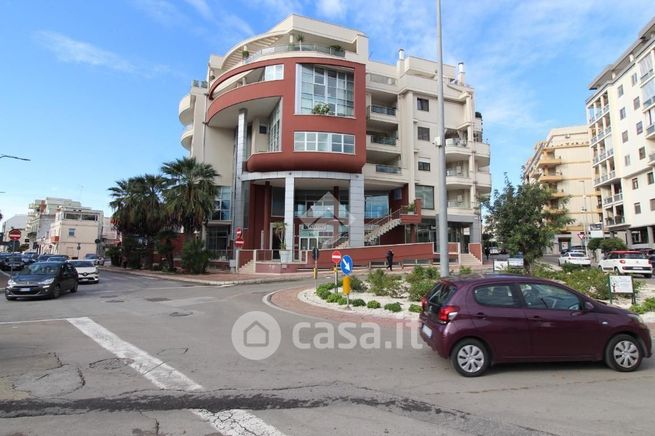 Ufficio in commerciale in Via Appia 46