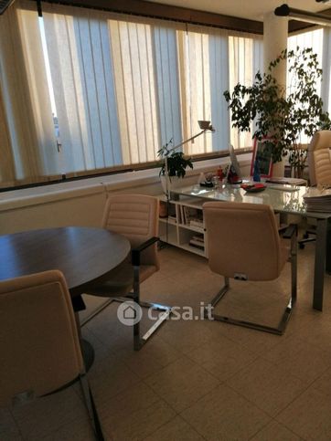 Ufficio in commerciale in Viale dell'Umanesimo 32