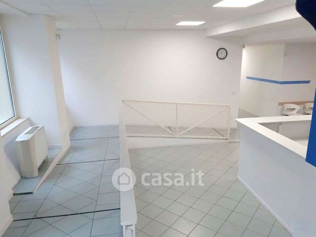 Ufficio in commerciale in 