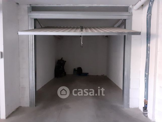 Garage/posto auto in residenziale in Via dello Scalo di Settebagni 27