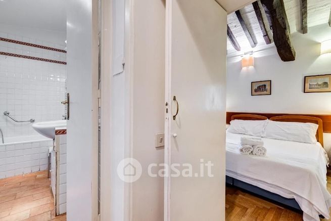 Attivitã /licenza (con o senza mura) in commerciale in Via dei Chiavari 66