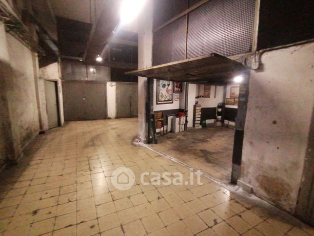 Box/posto auto in residenziale in Via Maddaloni 44