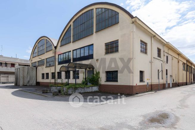Capannone in commerciale in Via Padana Superiore 317