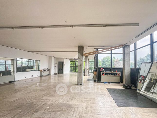 Ufficio in commerciale in Viale Eugenio Zanasi 1