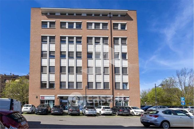 Ufficio in commerciale in 