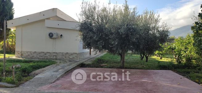 Villa in residenziale in Via Camillo Ausiello Orlando