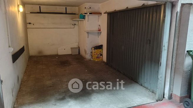 Garage/posto auto in residenziale in Via Cosseria 1