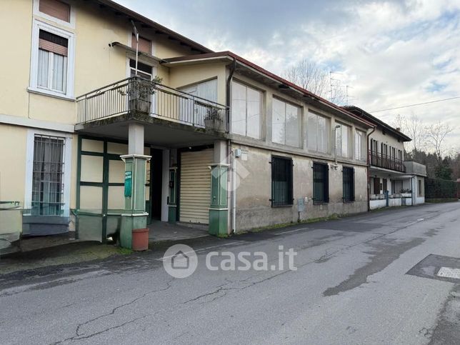 Capannone in commerciale in Via Madonna delle Rose 23