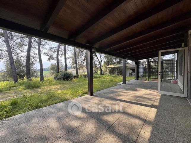 Casa bi/trifamiliare in residenziale in Strada Comunale Nuova di Roncosambaccio 160