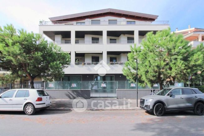 Garage/posto auto in residenziale in Viale John Fitzgerald Kennedy 167