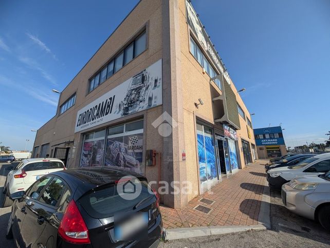 Ufficio in commerciale in Via del Mare 42