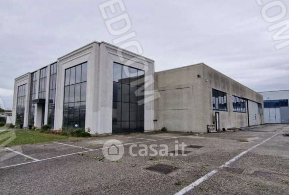 Capannone in commerciale in Via G. Garibaldi 50