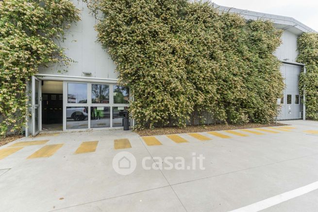 Capannone in commerciale in Via del Lavoro 42
