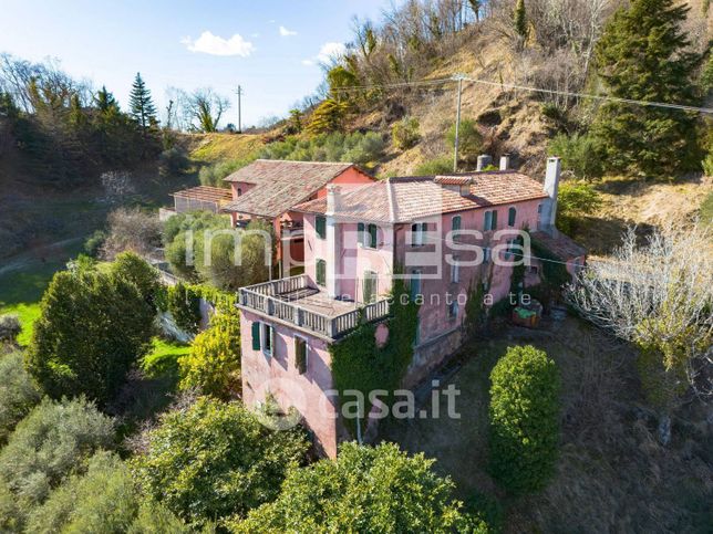 Villa in residenziale in Via delle Perdonanze 13