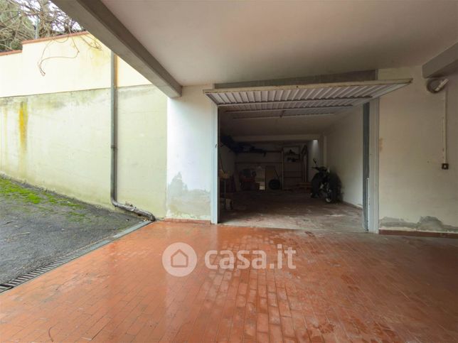 Box/posto auto in residenziale in 