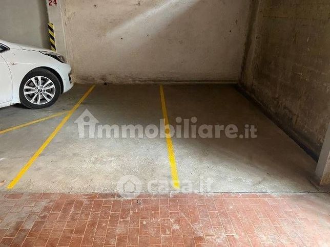 Garage/posto auto in residenziale in Via Angelo Battelli 29