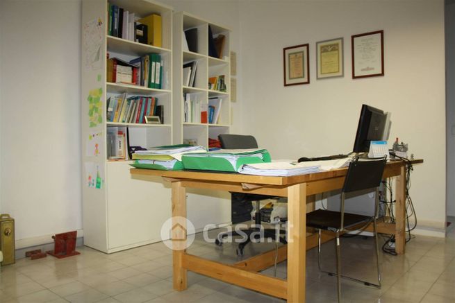 Ufficio in commerciale in 