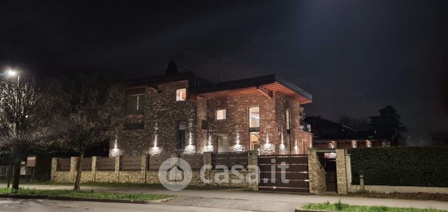 Villa in residenziale in Via Amatore Sciesa 6