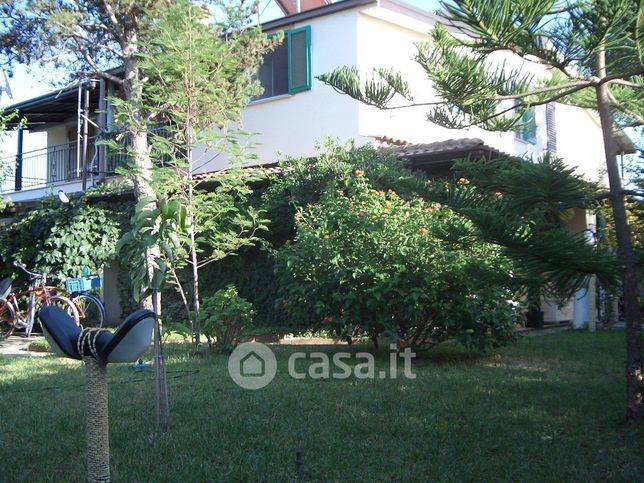 Villa in residenziale in Via dei Lillà 8