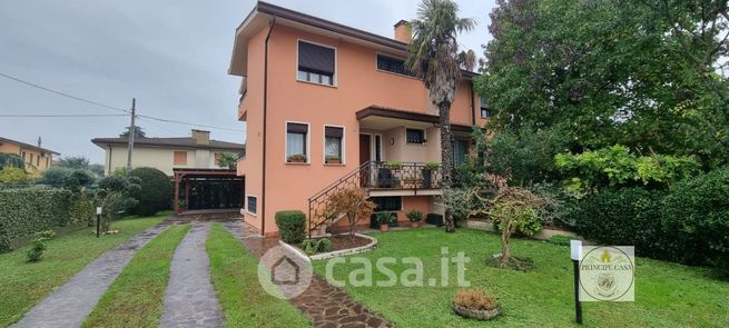 Casa bi/trifamiliare in residenziale in Via Cornoledo