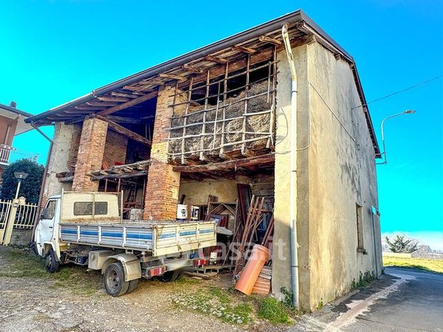 Rustico/casale in residenziale in Via Giovanni Pirovano 3