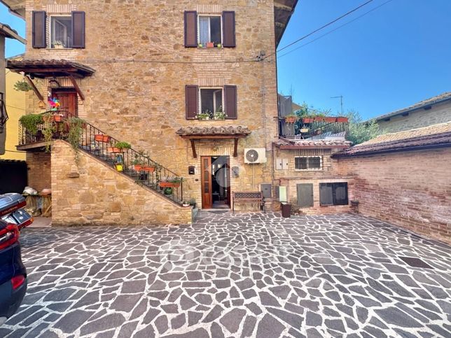 Casa bi/trifamiliare in residenziale in Vicolo del Pozzo