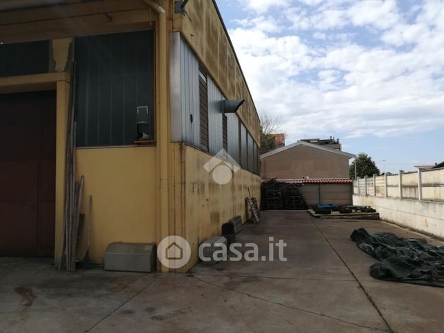 Capannone in commerciale in Via E. Villoresi 64