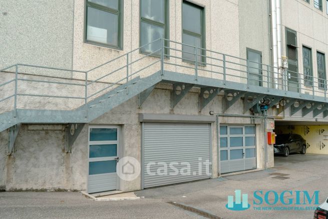 Capannone in commerciale in Via Sant'Anna 1