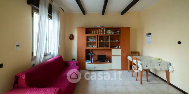 Casa bi/trifamiliare in residenziale in 
