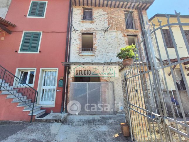 Casa bi/trifamiliare in residenziale in Via Giunta 9