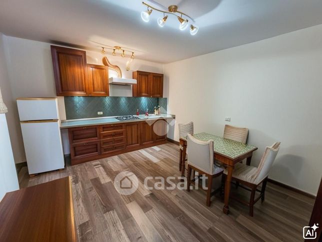 Casa bi/trifamiliare in residenziale in Viale Trento 190