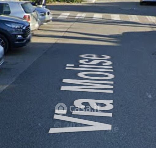 Ufficio in commerciale in Via Molise 21