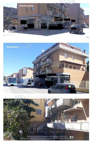 Box/posto auto in residenziale in Via Silvio Pellico 103