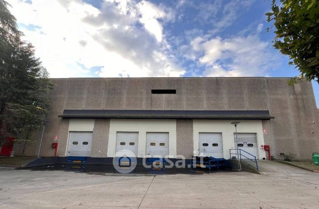 Capannone in commerciale in Strada Provinciale 13