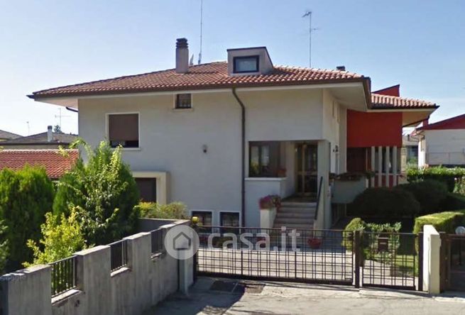 Casa bi/trifamiliare in residenziale in Via Paolo Emilio Treves 8
