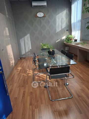 Ufficio in commerciale in 